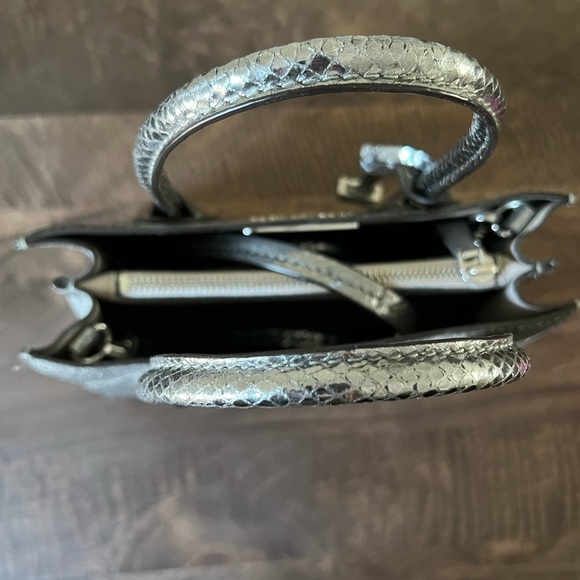 MICHAEL KORS Mercer Medium Messenger in Silver - Picture 4 of 4